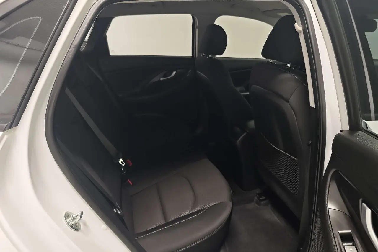 2020 Hyundai i30 Gallery Image 11