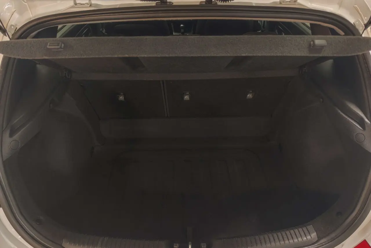 2020 Hyundai i30 Gallery Image 12