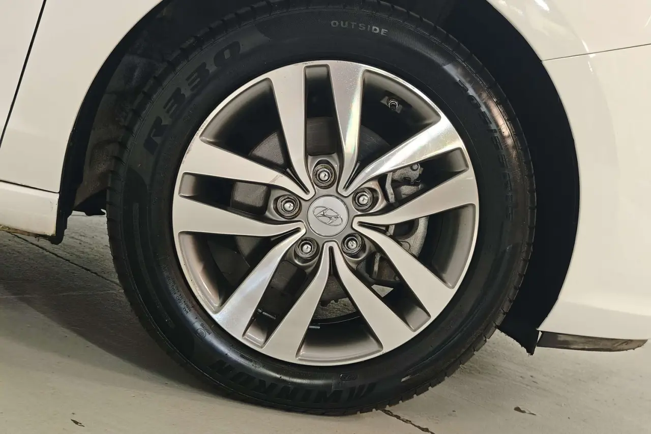 2020 Hyundai i30 Gallery Image 5