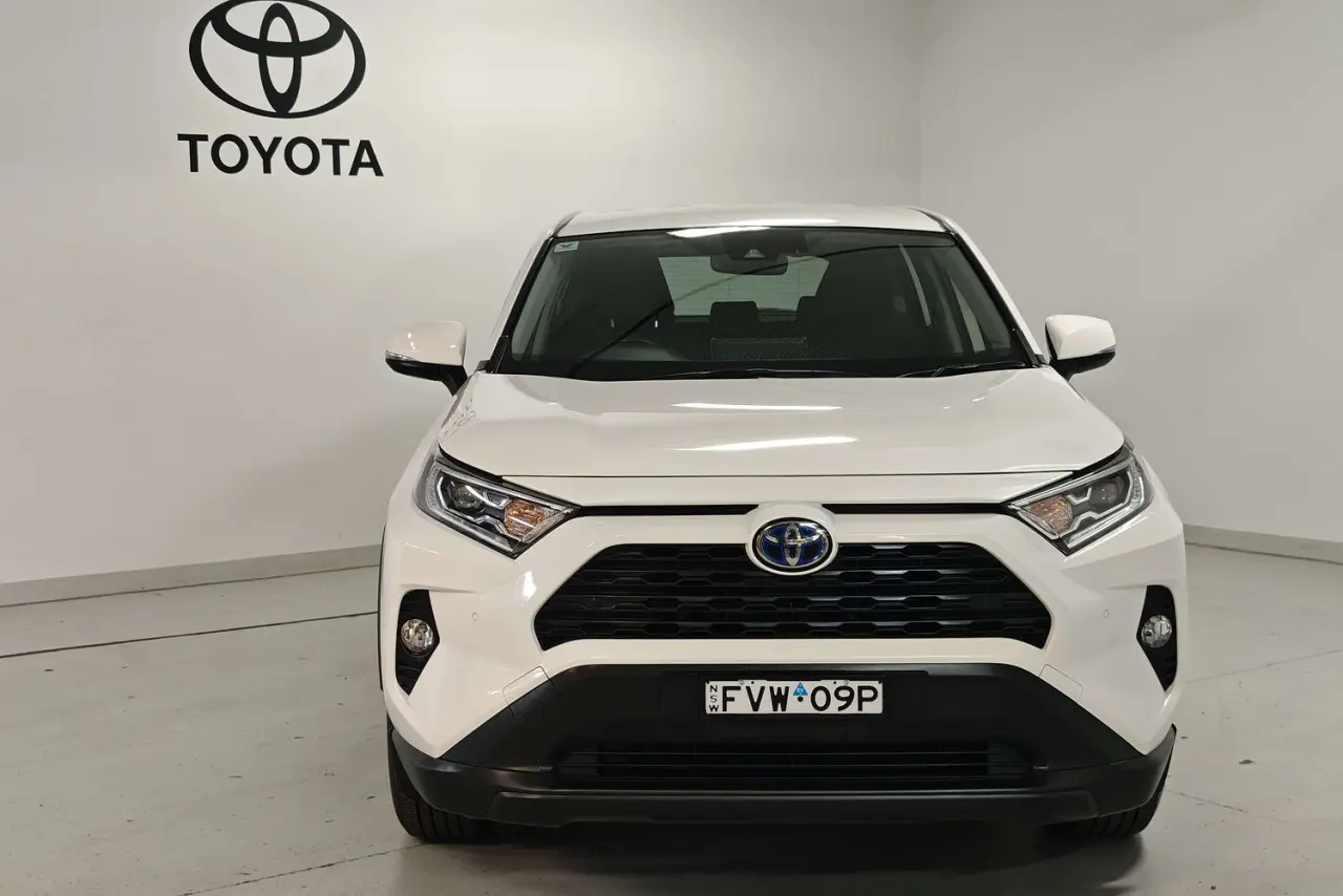 2021 Toyota RAV4 Gallery Image 2