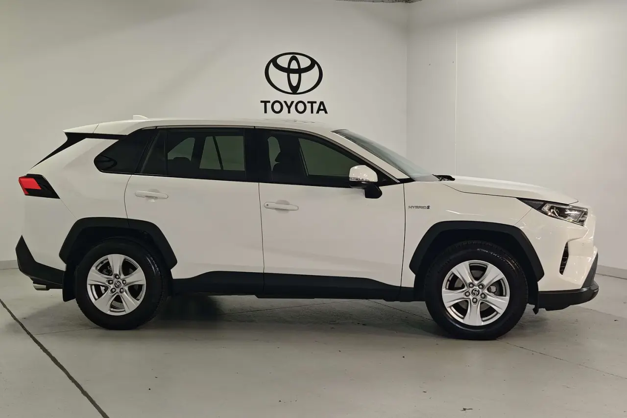 2021 Toyota RAV4 Gallery Image 4