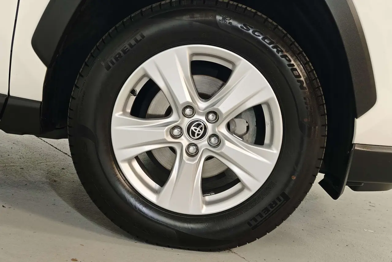 2021 Toyota RAV4 Gallery Image 5