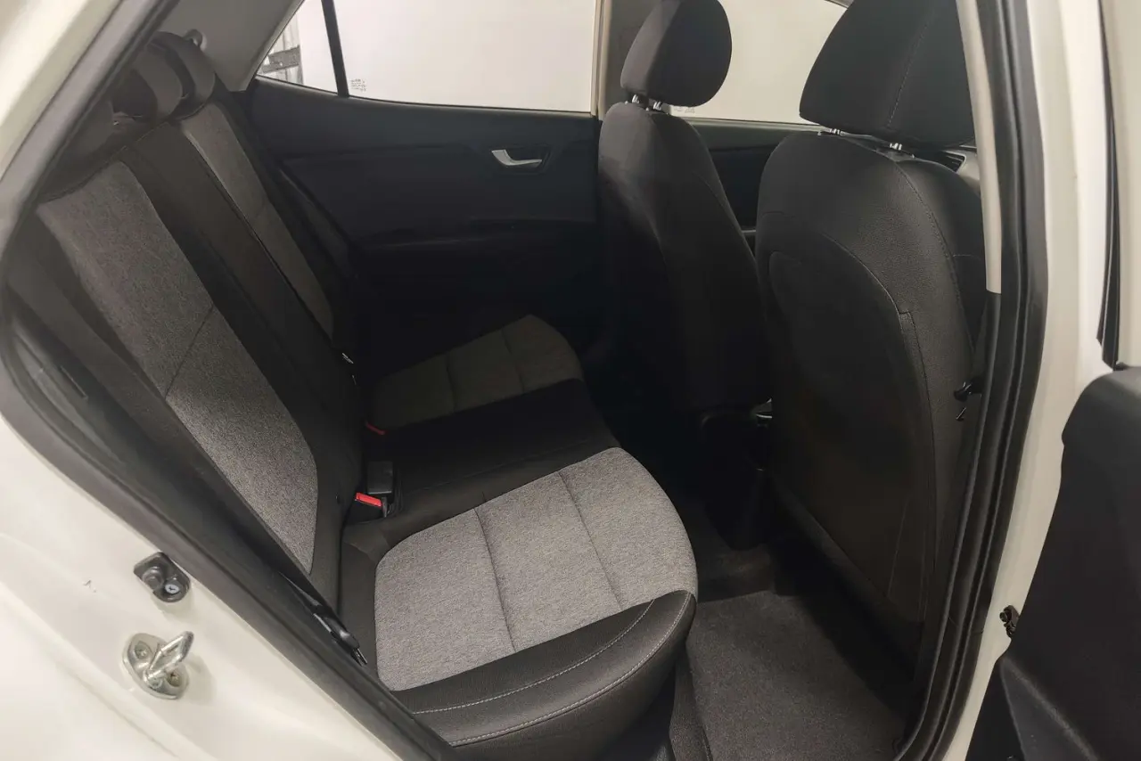 2021 Kia Stonic Gallery Image 11