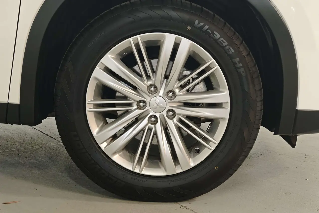 2022 Mitsubishi Outlander Gallery Image 5