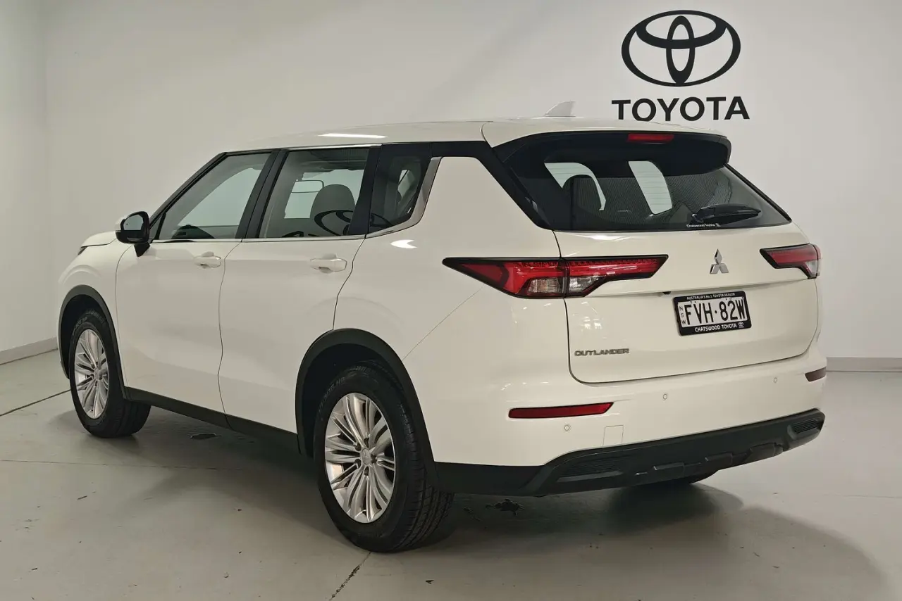 2022 Mitsubishi Outlander Gallery Image 6