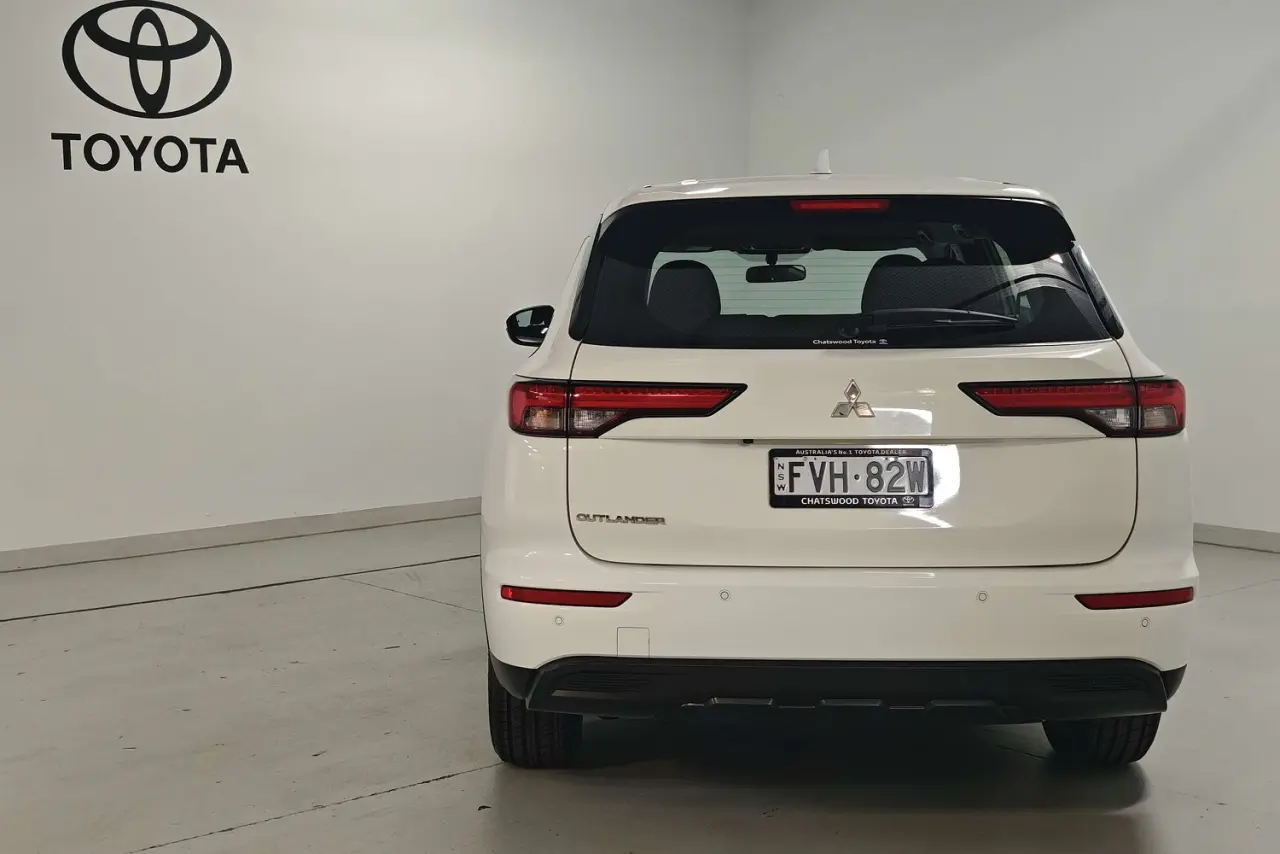 2022 Mitsubishi Outlander Gallery Image 7