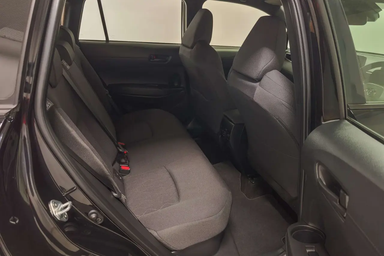 2025 Toyota Corolla Cross Gallery Image 11