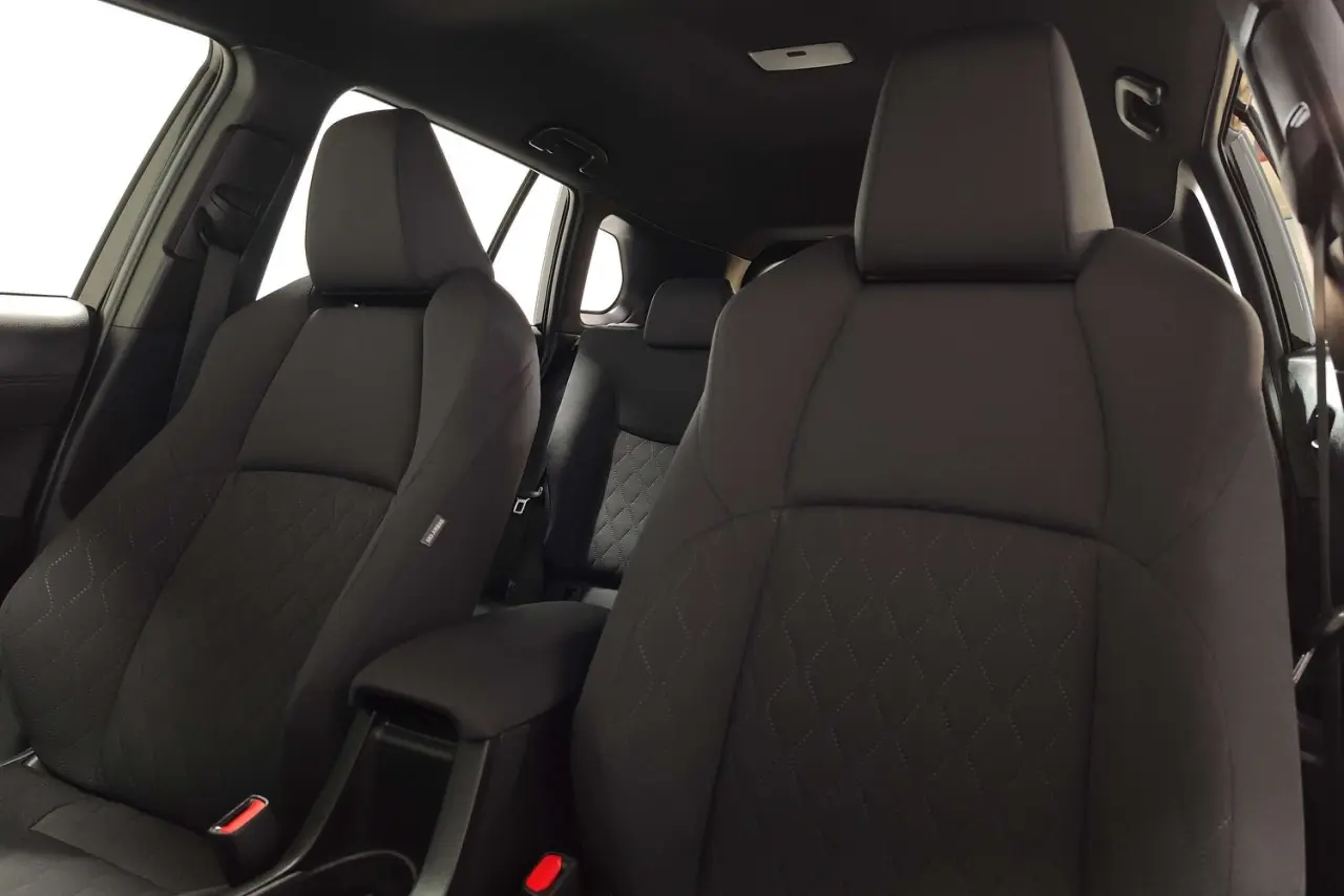 2025 Toyota Corolla Cross Gallery Image 15