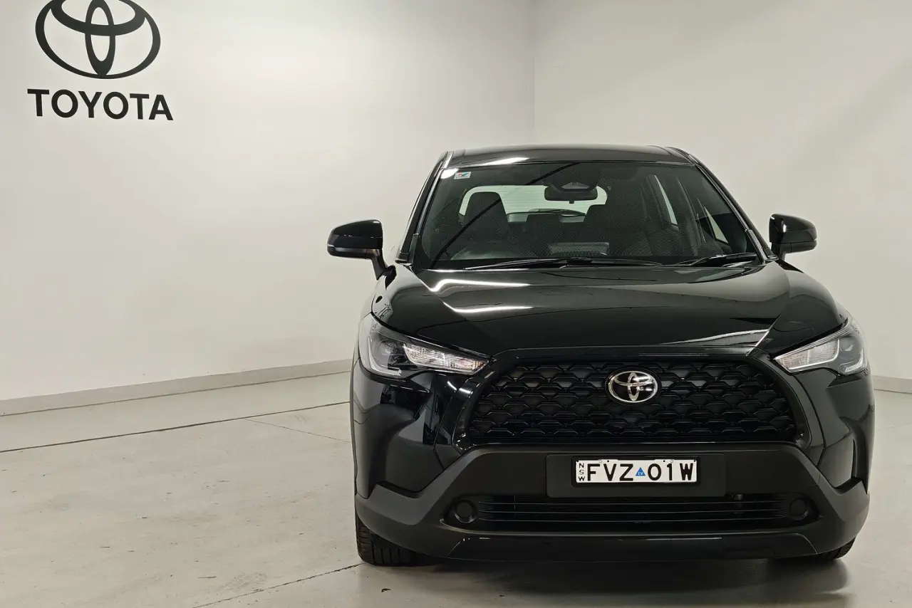 2025 Toyota Corolla Cross Gallery Image 2