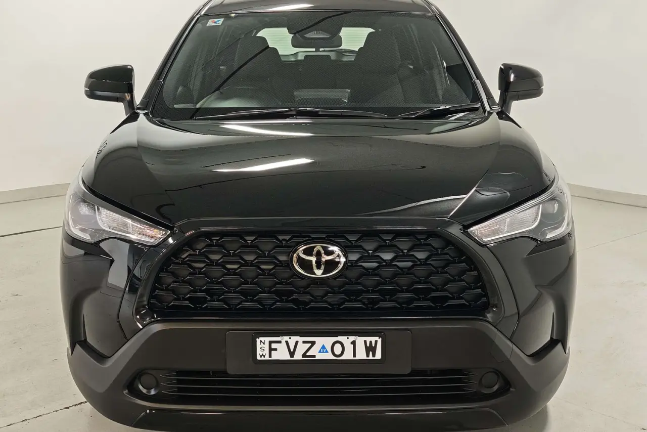 2025 Toyota Corolla Cross Gallery Image 3