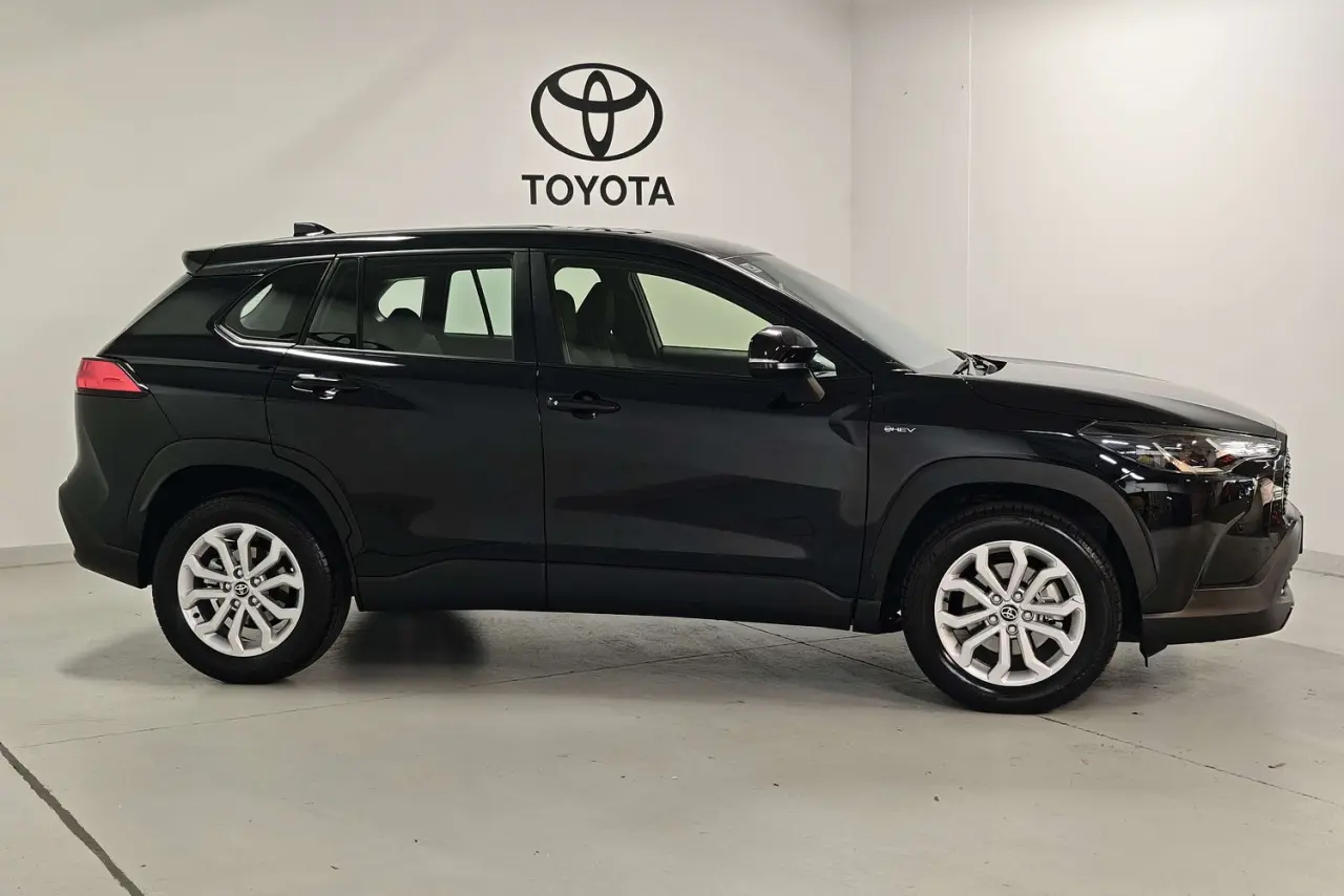 2025 Toyota Corolla Cross Gallery Image 4