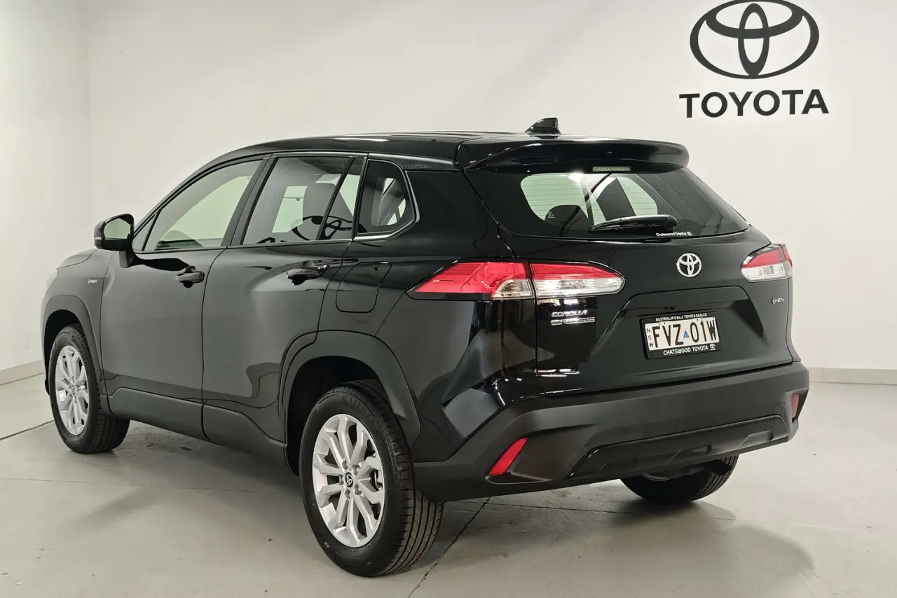 2025 Toyota Corolla Cross Gallery Image 6