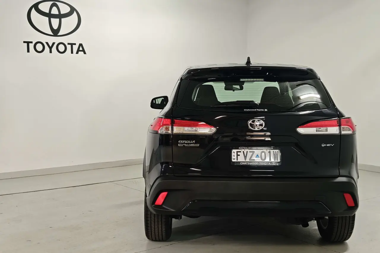 2025 Toyota Corolla Cross Gallery Image 7