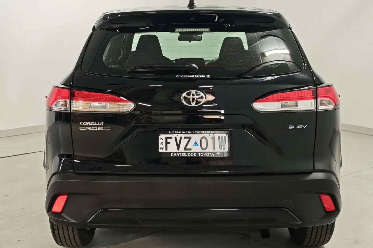 2025 Toyota Corolla Cross Gallery Image 8