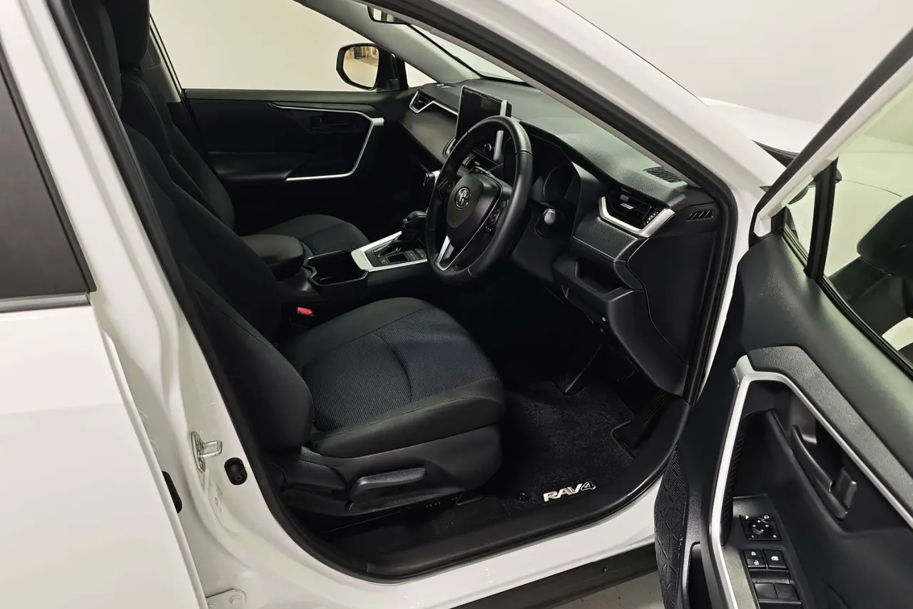2025 Toyota RAV4 Gallery Image 10