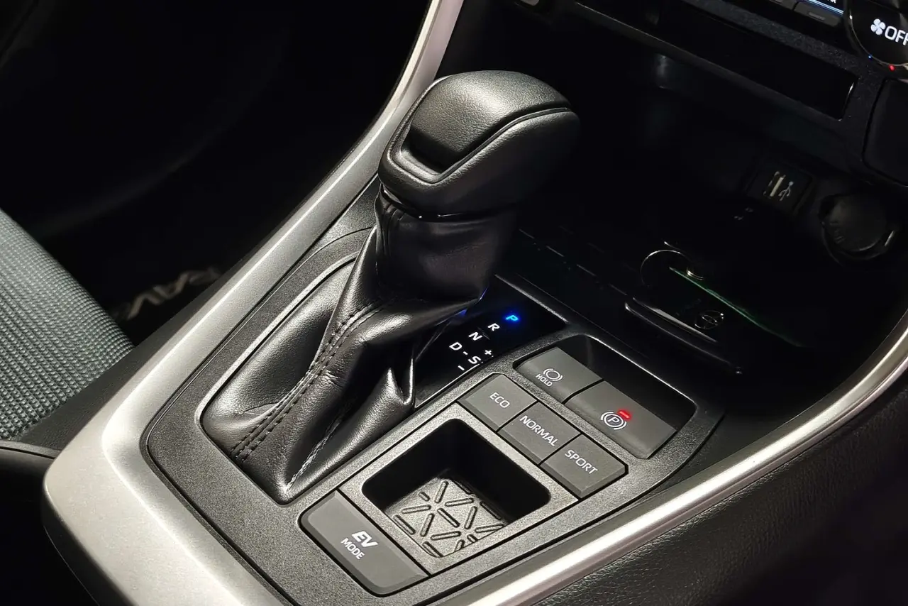 2025 Toyota RAV4 Gallery Image 19