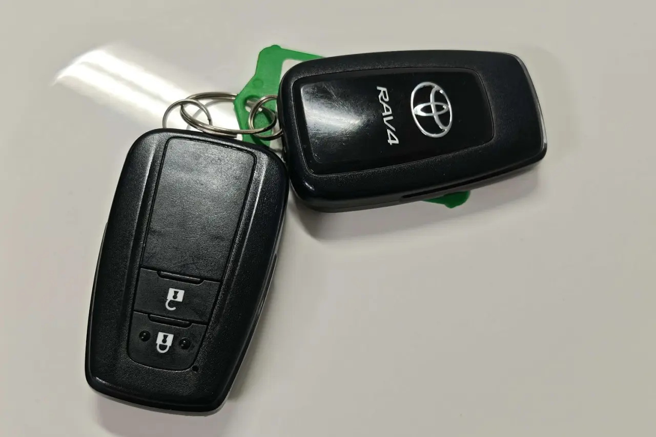 2025 Toyota RAV4 Gallery Image 21