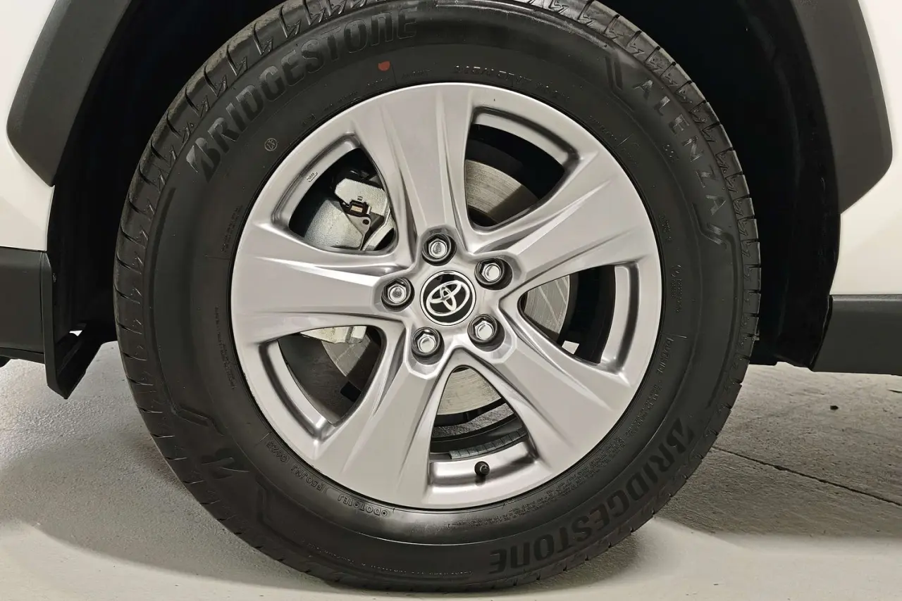 2025 Toyota RAV4 Gallery Image 5