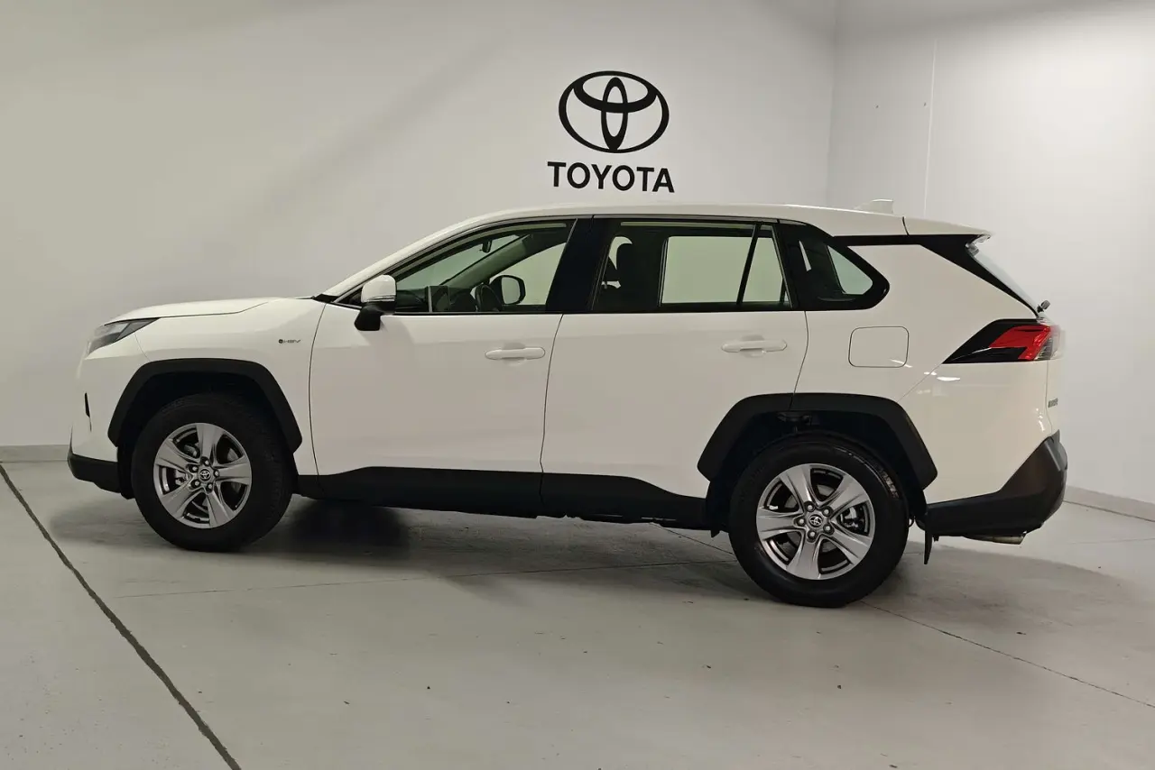 2025 Toyota RAV4 Gallery Image 9