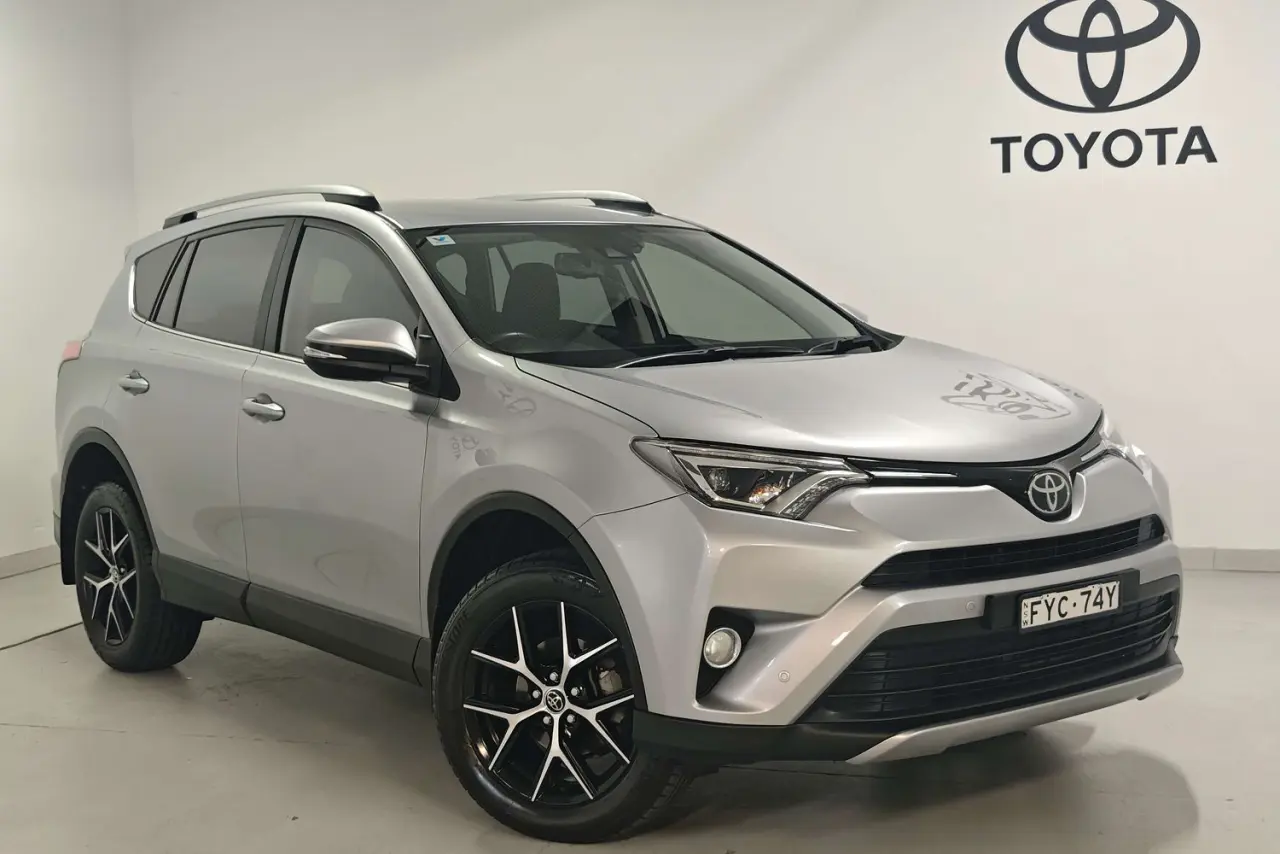 2017 Toyota RAV4 Gallery Image 1