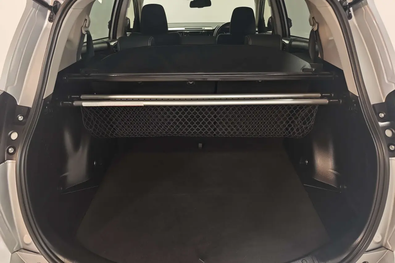 2017 Toyota RAV4 Gallery Image 12