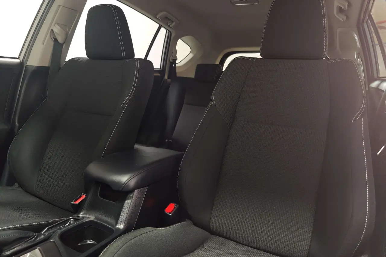 2017 Toyota RAV4 Gallery Image 15