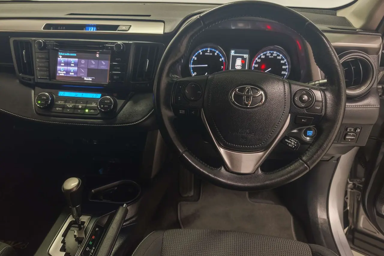 2017 Toyota RAV4 Gallery Image 16