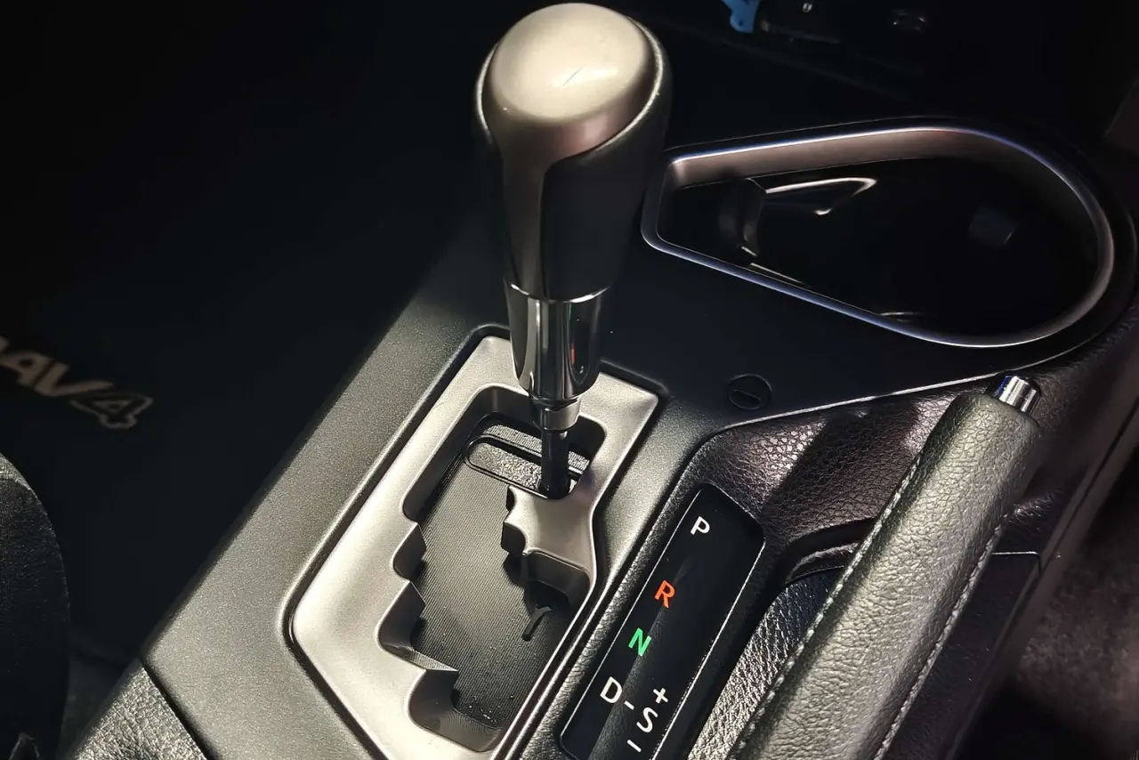 2017 Toyota RAV4 Gallery Image 19