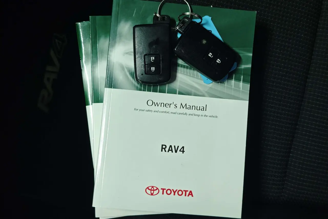 2017 Toyota RAV4 Gallery Image 21