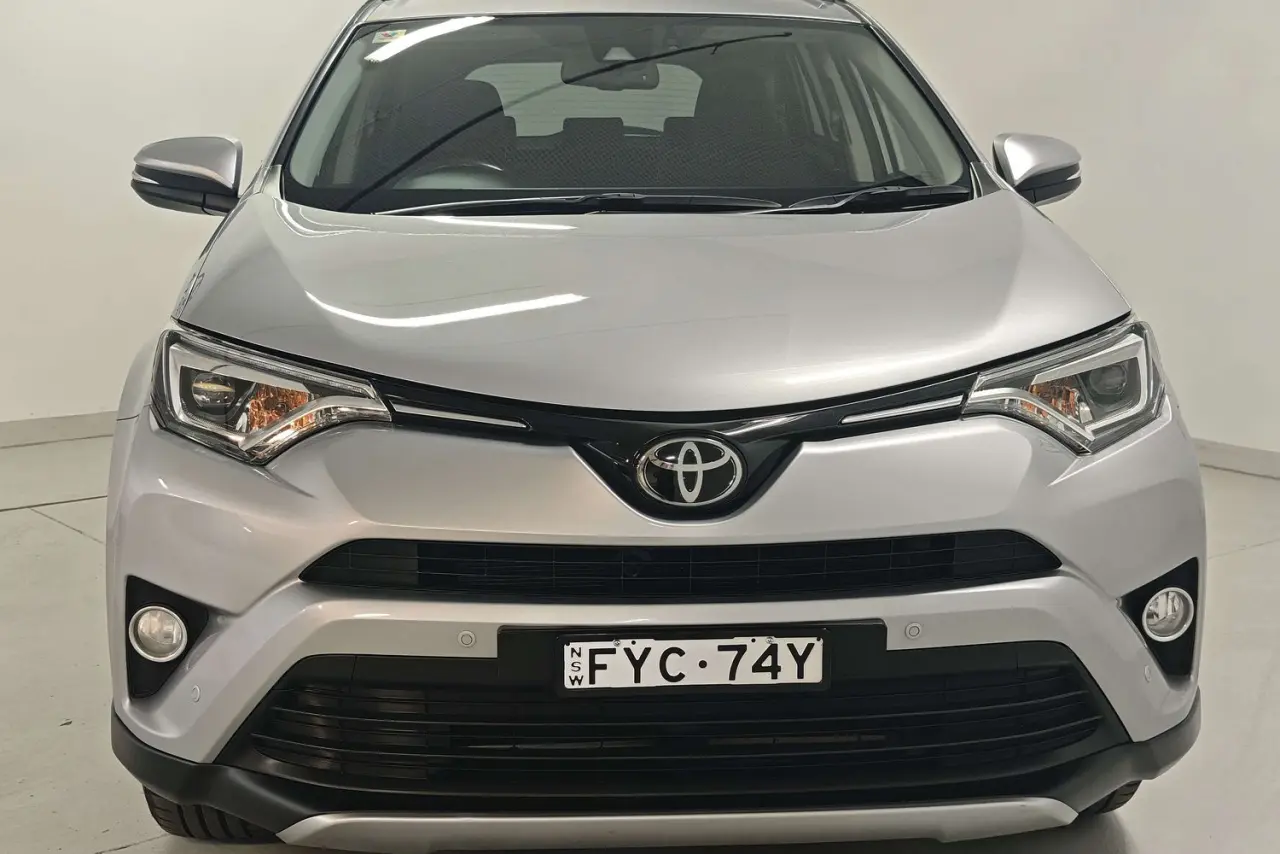 2017 Toyota RAV4 Gallery Image 3