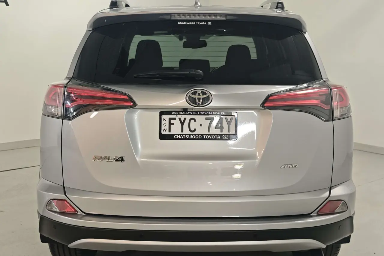 2017 Toyota RAV4 Gallery Image 8