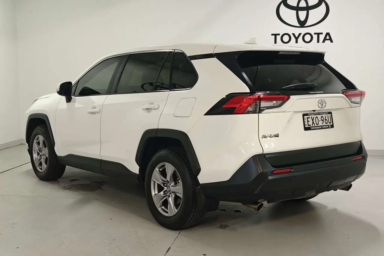 2022 Toyota RAV4 Gallery Image 6