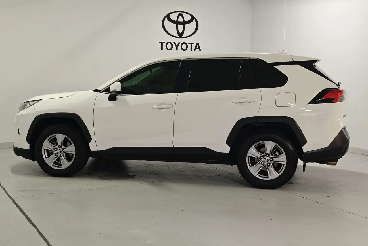 2022 Toyota RAV4 Gallery Image 9