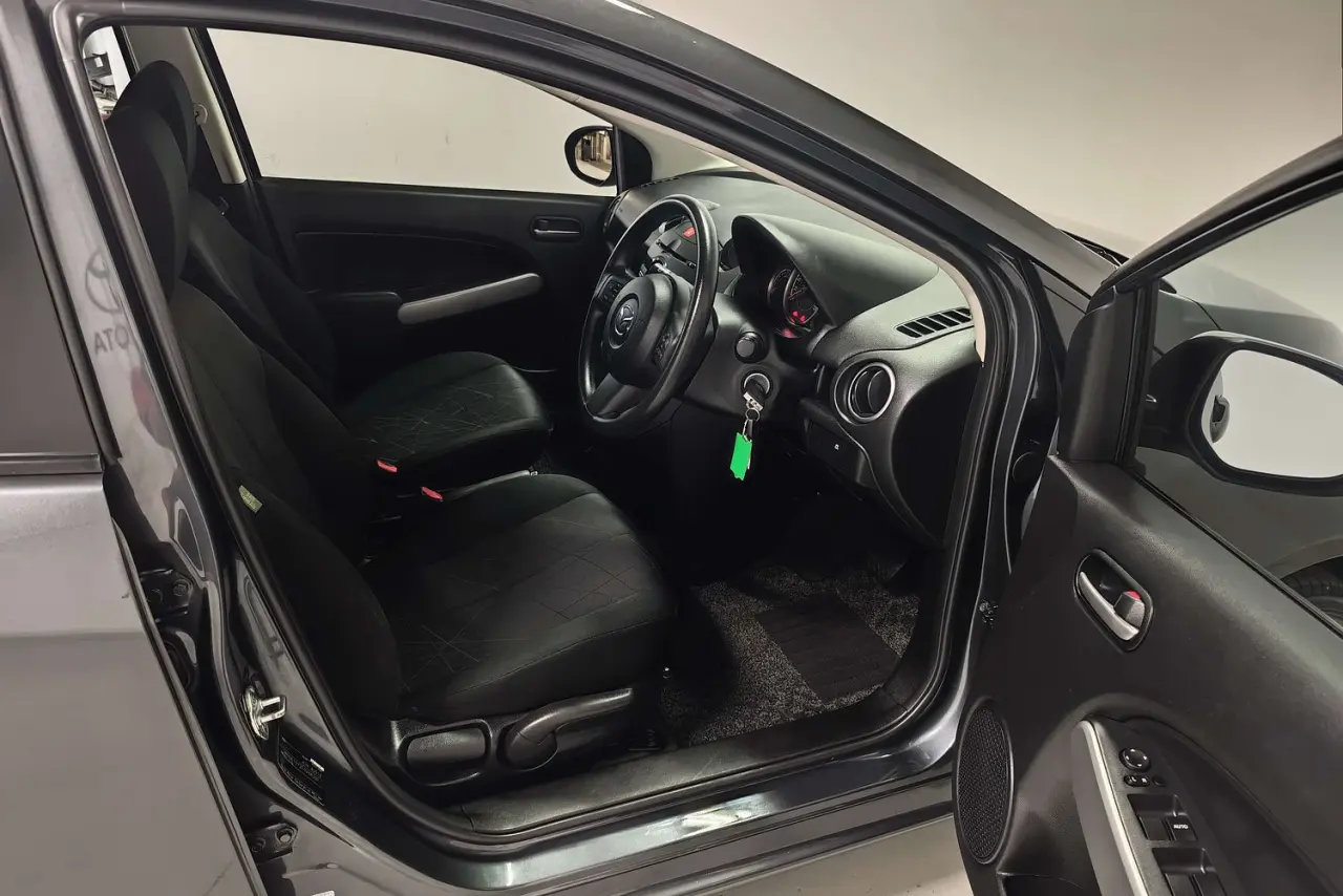 2013 Mazda 2 Gallery Image 10