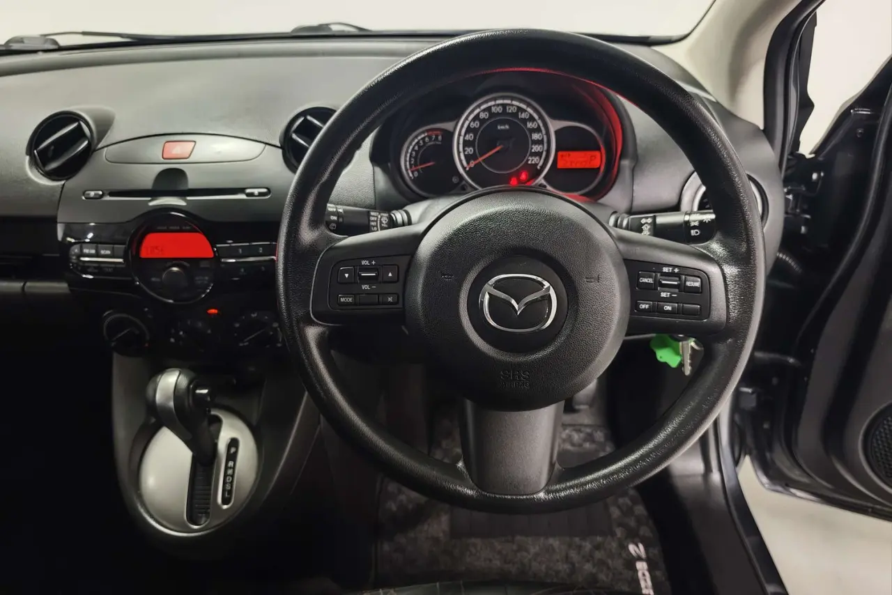 2013 Mazda 2 Gallery Image 16