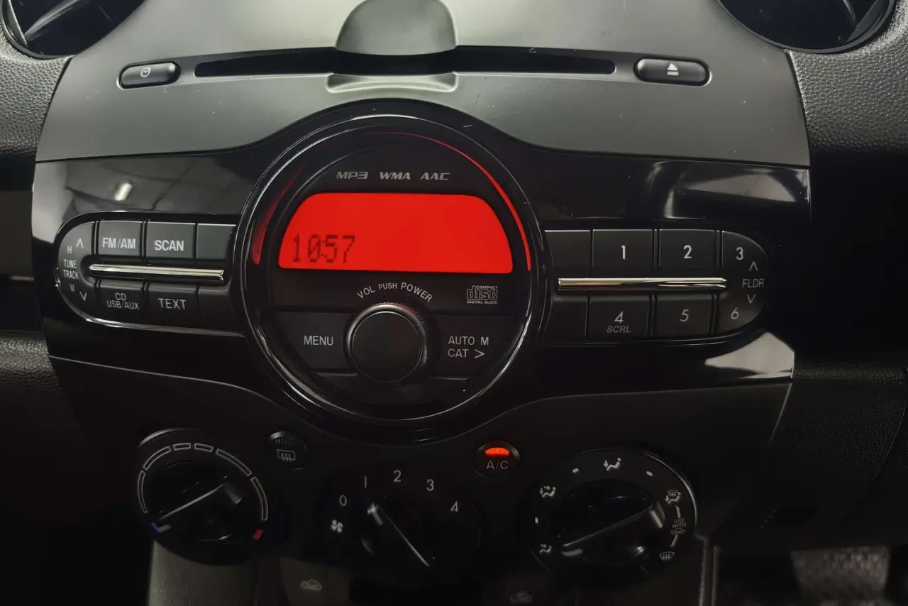 2013 Mazda 2 Gallery Image 18