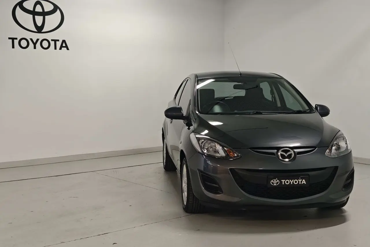 2013 Mazda 2 Gallery Image 2