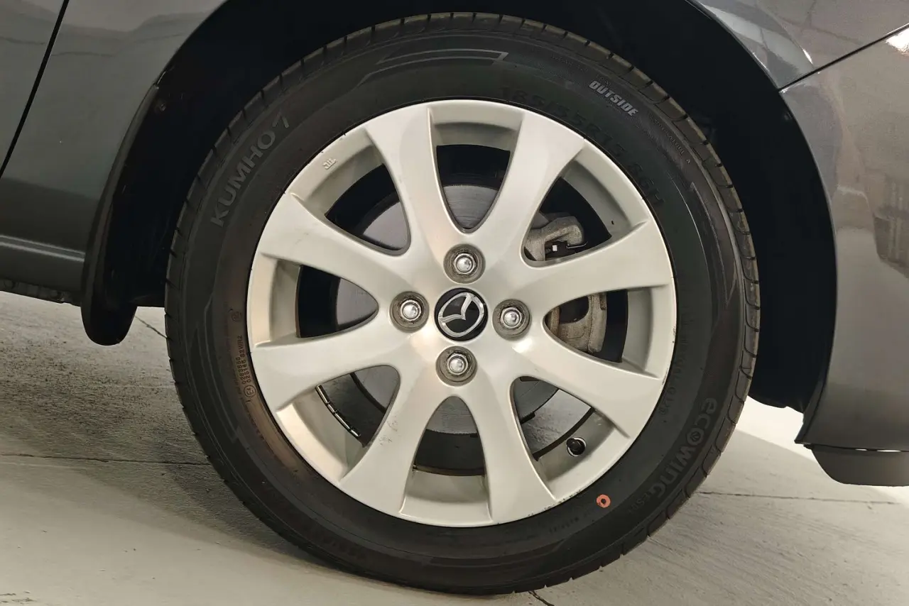 2013 Mazda 2 Gallery Image 5