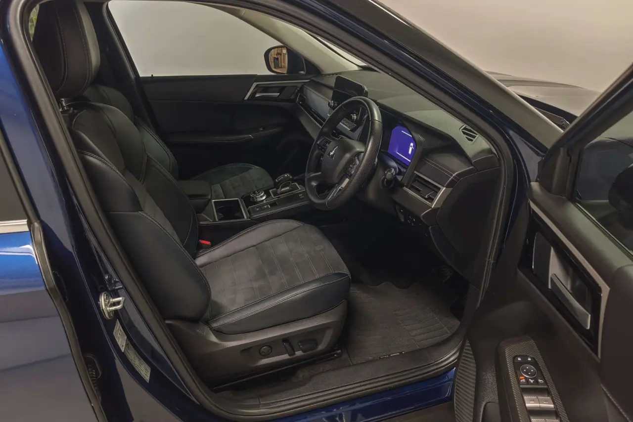 2023 Mitsubishi Outlander Gallery Image 10