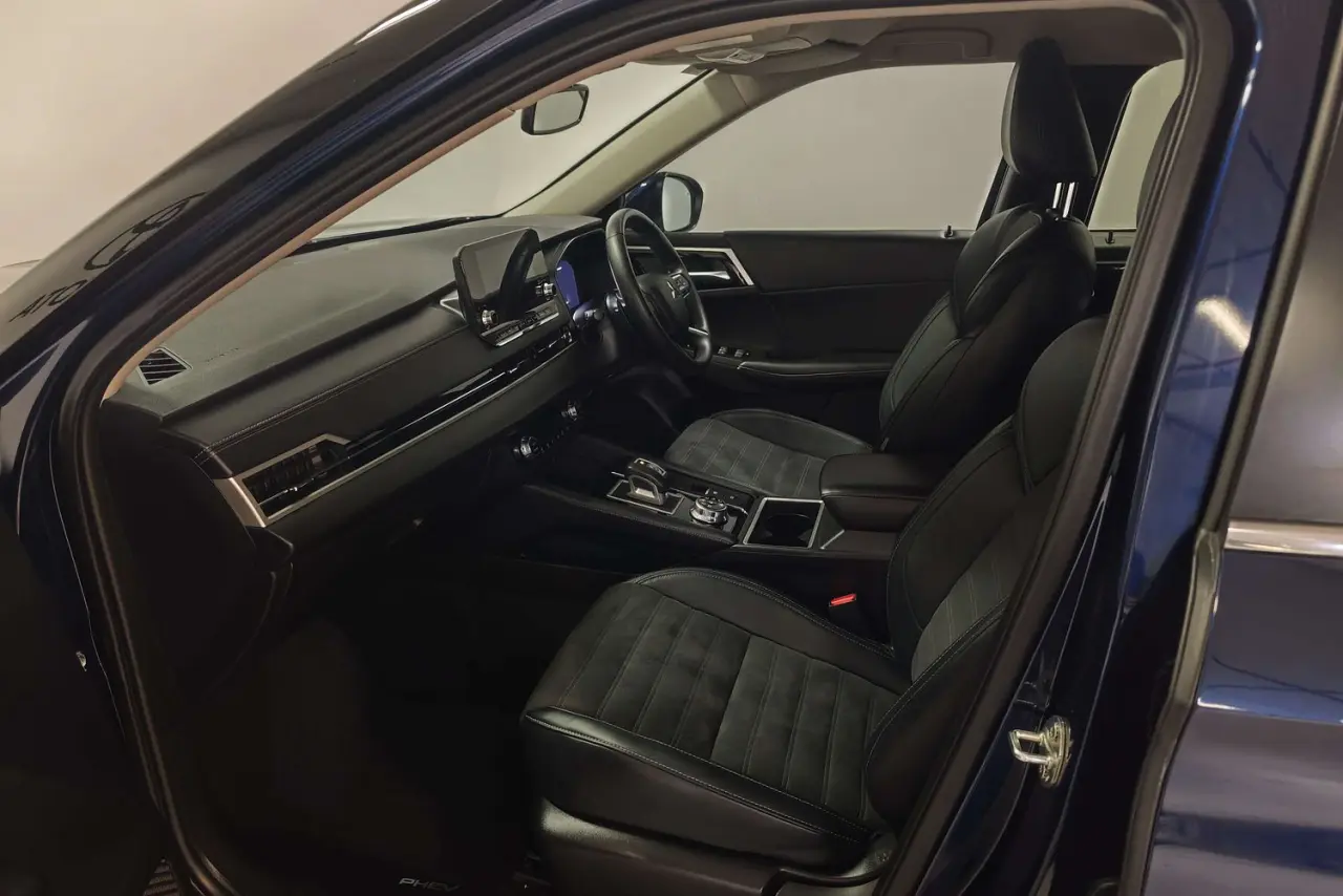 2023 Mitsubishi Outlander Gallery Image 15