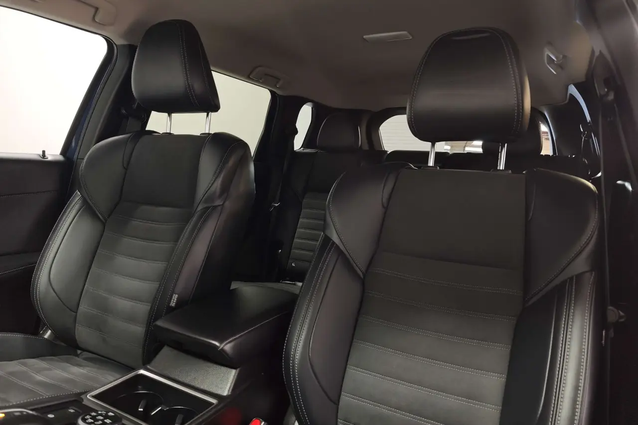 2023 Mitsubishi Outlander Gallery Image 16