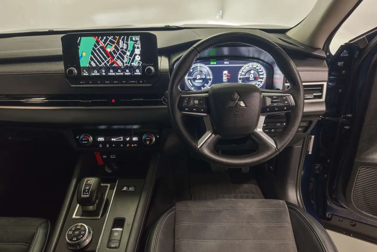 2023 Mitsubishi Outlander Gallery Image 17