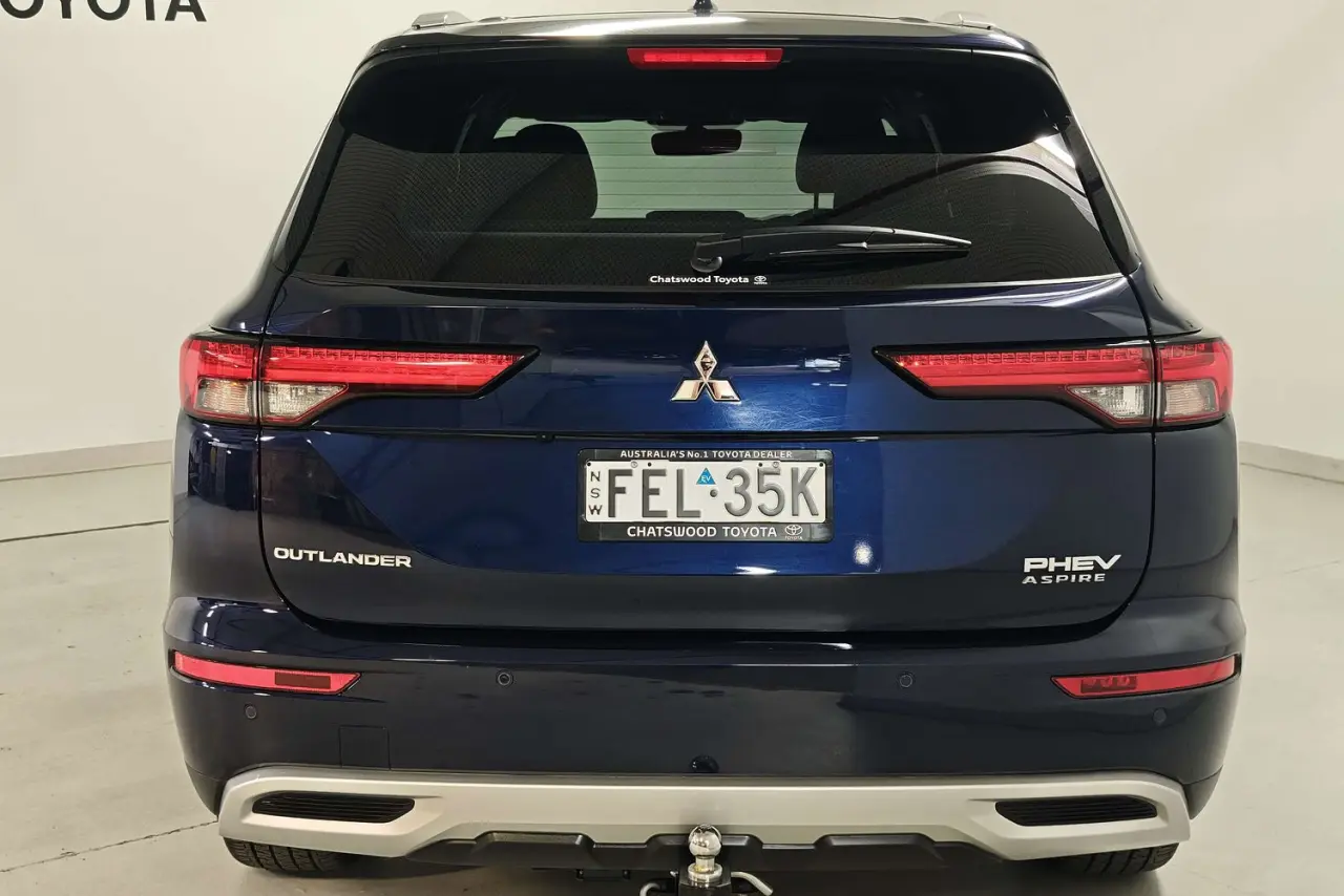 2023 Mitsubishi Outlander Gallery Image 8