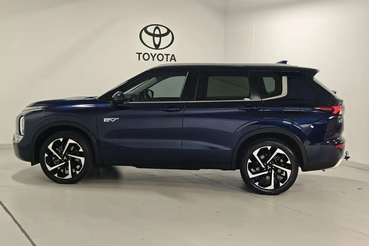 2023 Mitsubishi Outlander Gallery Image 9