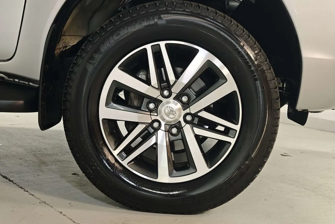 2023 Toyota Hilux Gallery Image 5