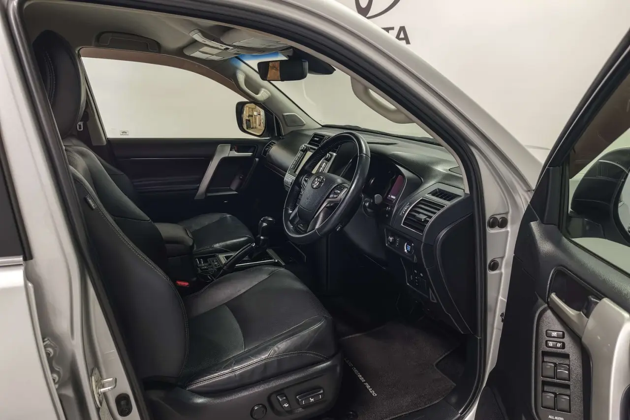 2018 Toyota Landcruiser Prado Gallery Image 10