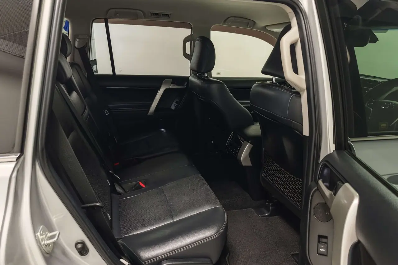 2018 Toyota Landcruiser Prado Gallery Image 11