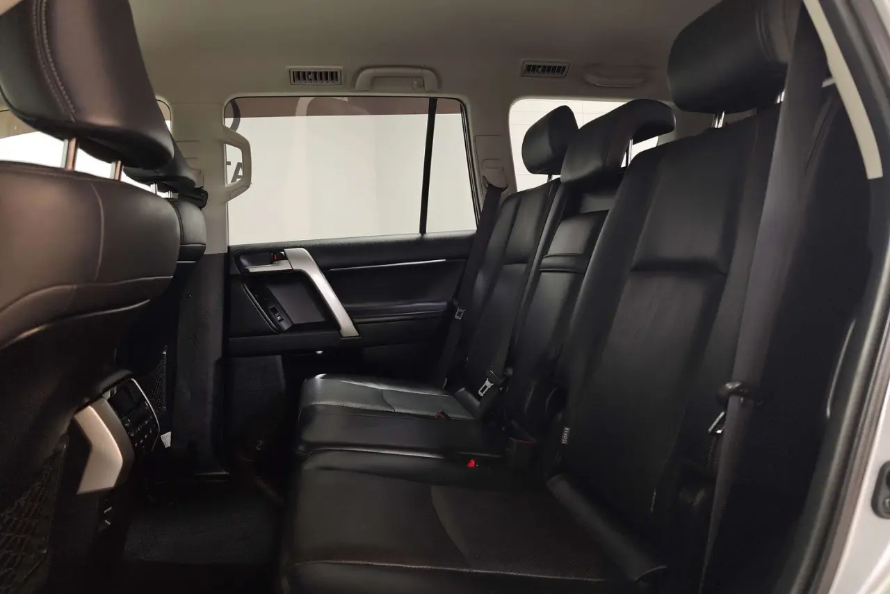 2018 Toyota Landcruiser Prado Gallery Image 13
