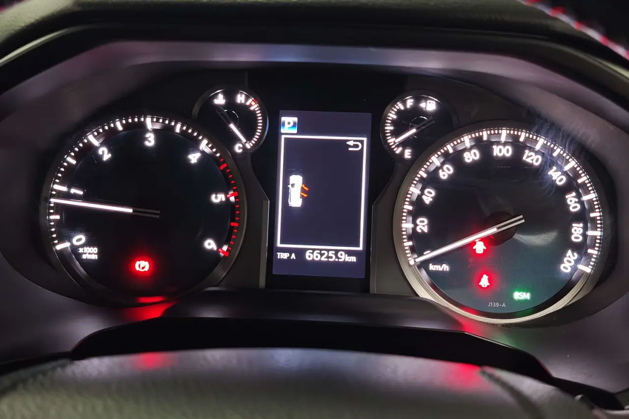 2018 Toyota Landcruiser Prado Gallery Image 17