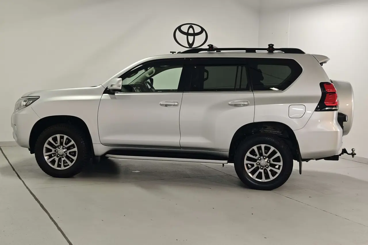 2018 Toyota Landcruiser Prado Gallery Image 9